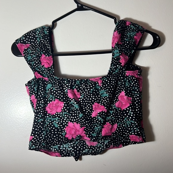 🎁2 for $20 MOTEL XS TIE FRONT CROP TOP - Picture 2 of 2